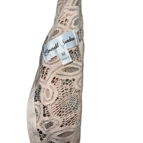 Emerald Sundae Sleeveless Dress Size M Neutral Peach Lace Floral One Piece - Picture 8 of 10